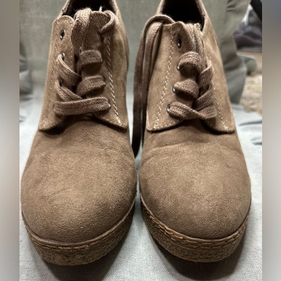 X appeal Trista women's suede hidden wedge booties ankle size 10 - Picture 3 of 9